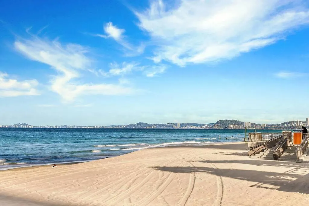 Exceptional 2-Br Oceanfront In Heart Of Gold Coast Apartamento