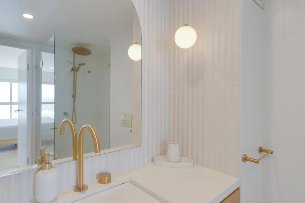 Exceptional 2-Br Oceanfront In Heart Of Gold Coast Apartamento