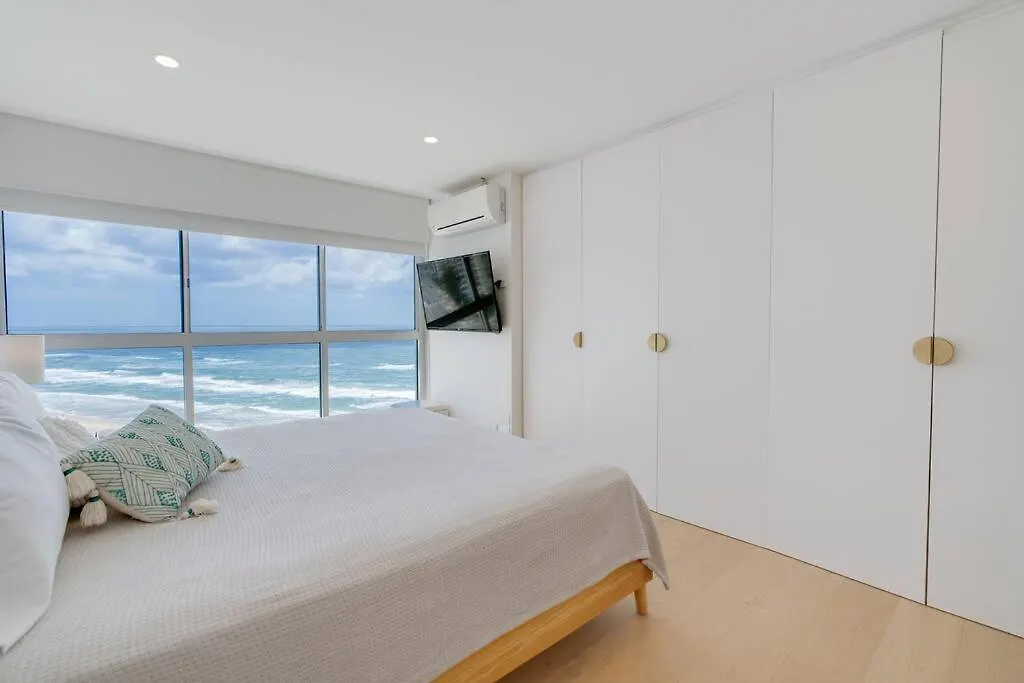 Exceptional 2-Br Oceanfront In Heart Of Gold Coast Apartamento