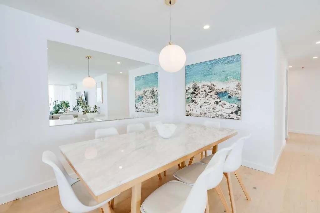 Exceptional 2-Br Oceanfront In Heart Of Gold Coast Apartamento